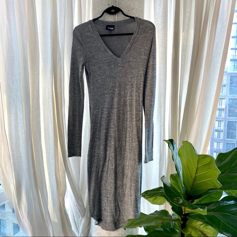 Wilfred Free Fitted V Neck Dress